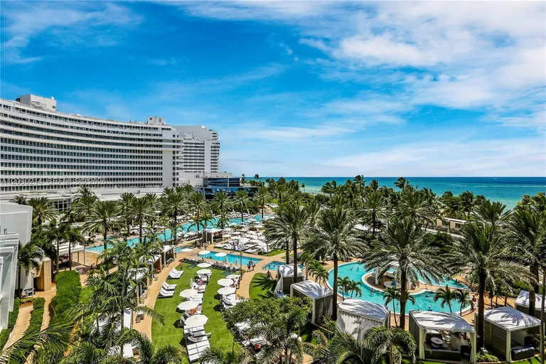 4391 Collins Ave, Miami Beach, FL 33140