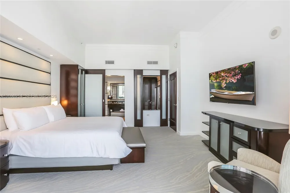 4391 Collins Ave, Miami Beach, FL 33140