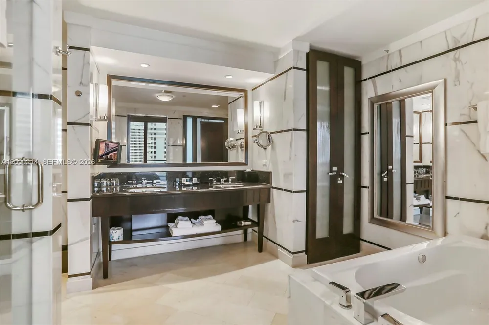 4391 Collins Ave, Miami Beach, FL 33140
