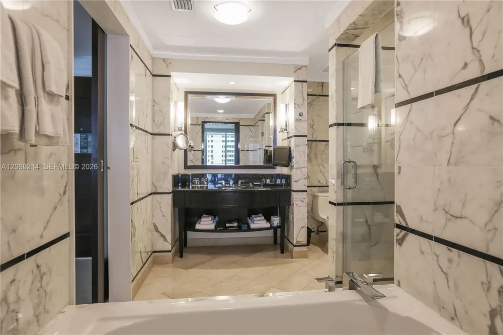 4391 Collins Ave, Miami Beach, FL 33140