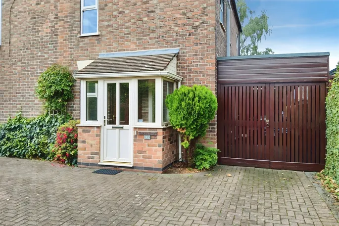 Property carousel image 32