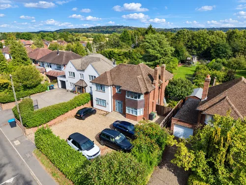 Grove Road, Tringphoto