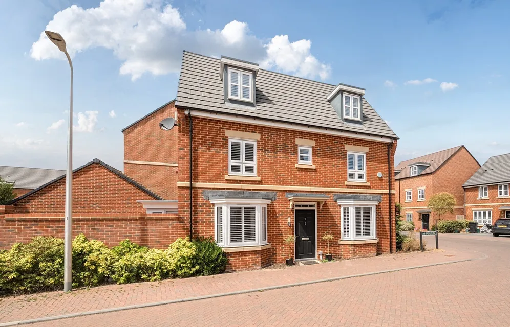 Fairstone, Newbury, RG14 photo 2