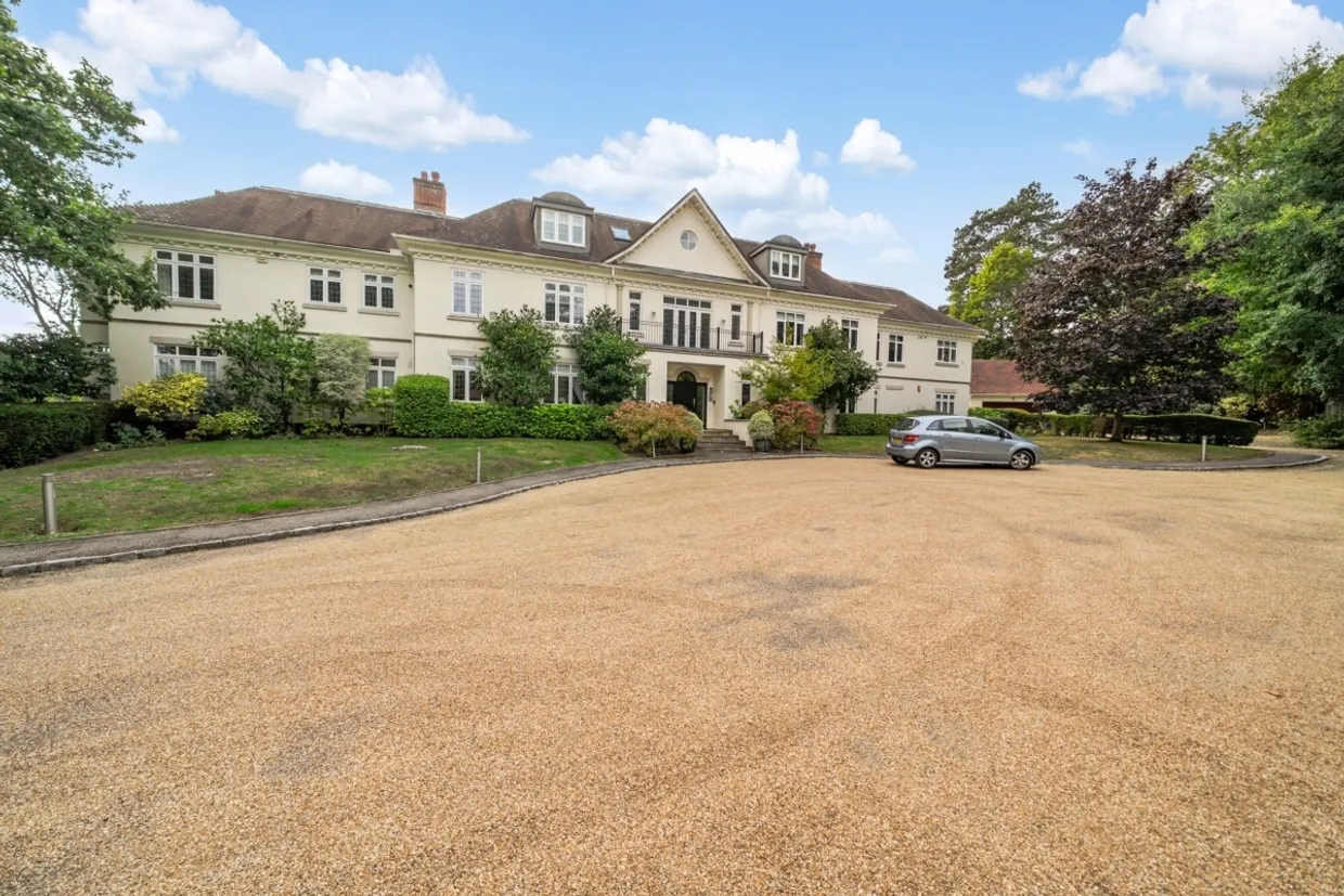 Priory Road, Sunningdale SL5 photo 1