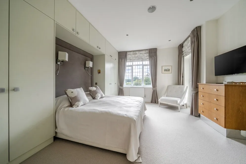 Priory Road, Sunningdale SL5 photo 9