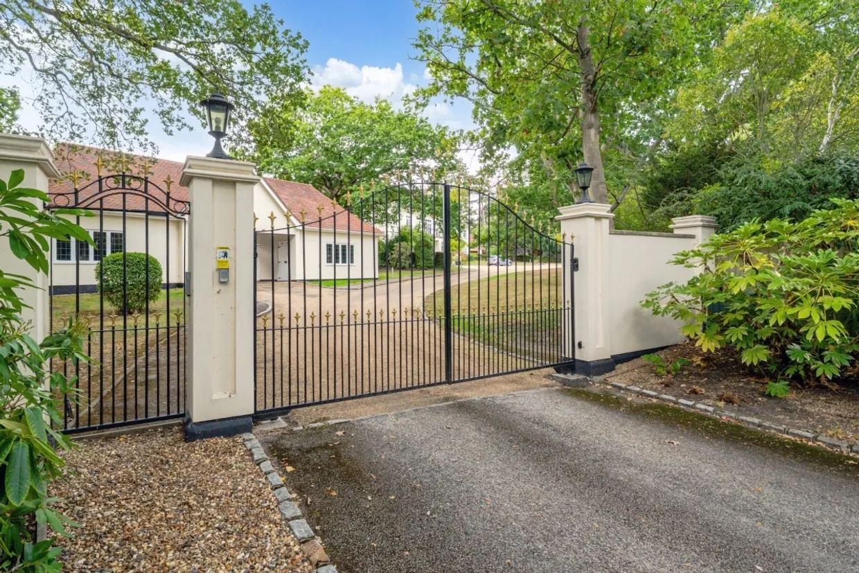 Priory Road, Sunningdale SL5 photo 16
