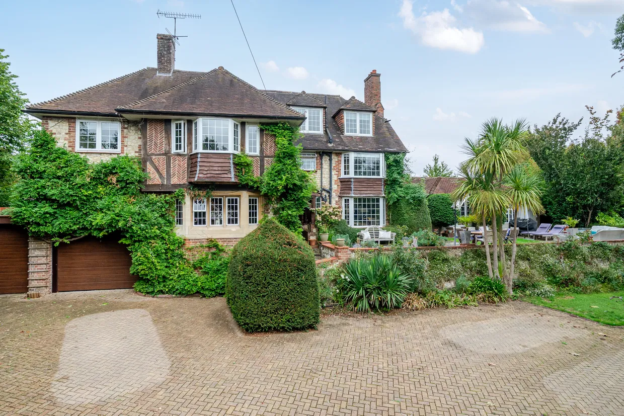 Crondall Lane, Farnham, GU9 photo 1