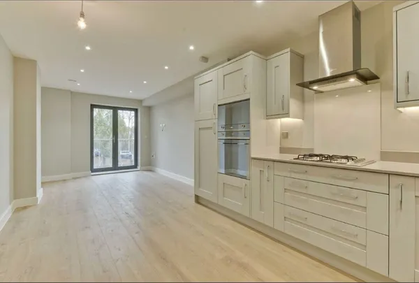 Queens Road, Weybridge, KT13 photo 3
