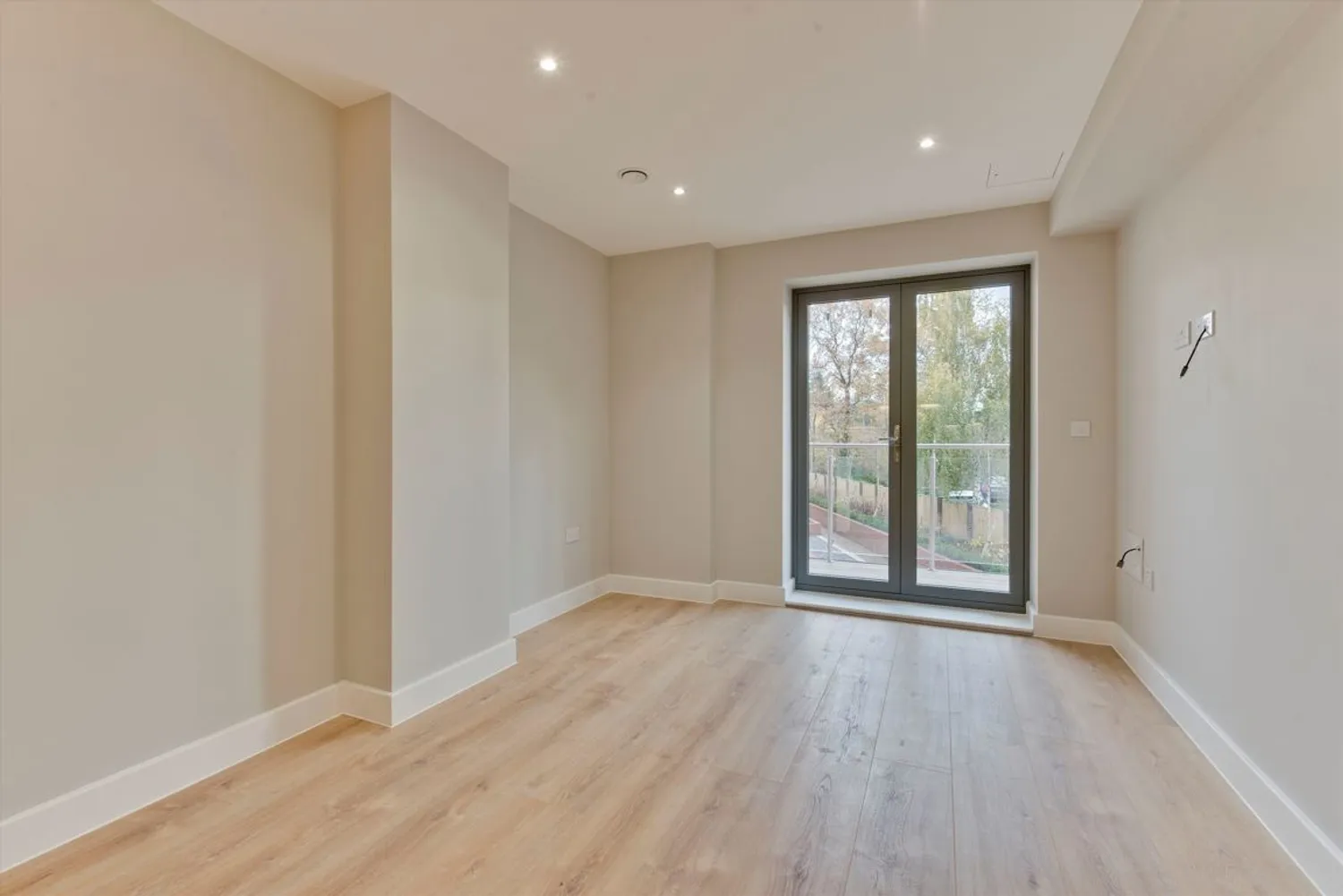 Queens Road, Weybridge, KT13 photo 4