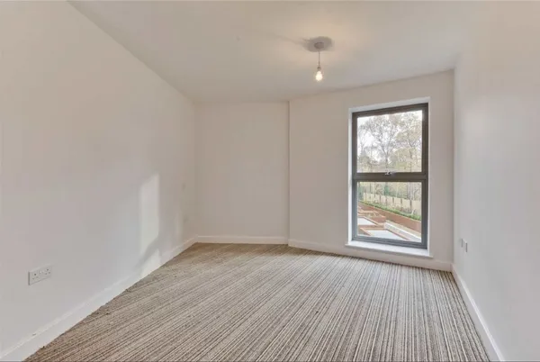 Queens Road, Weybridge, KT13 photo 6