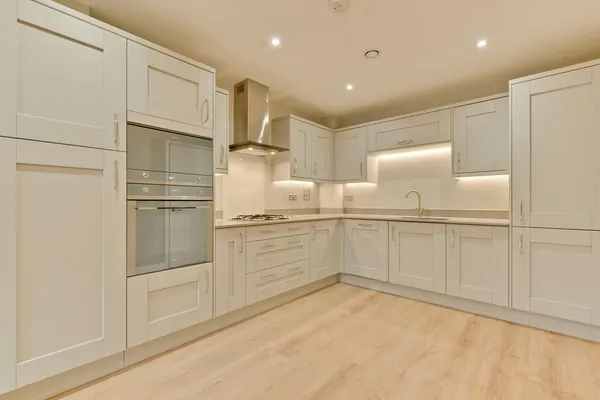 Queens Road, Weybridge, KT13 photo 2