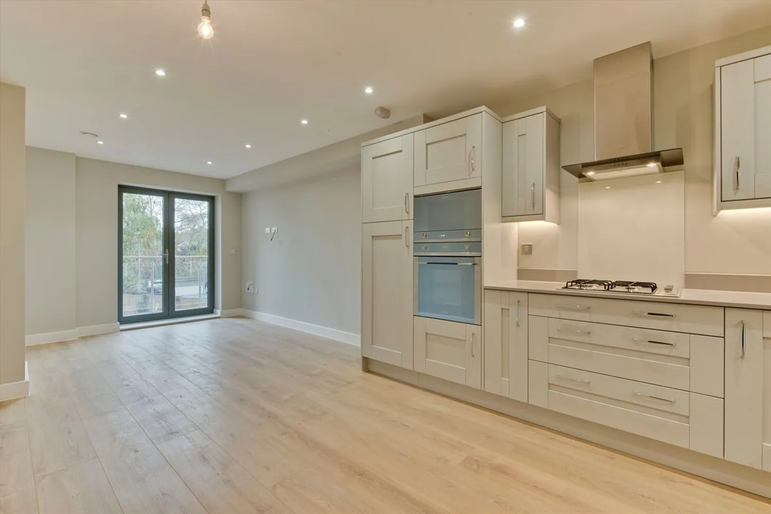 Queens Road, Weybridge, KT13 photo 3