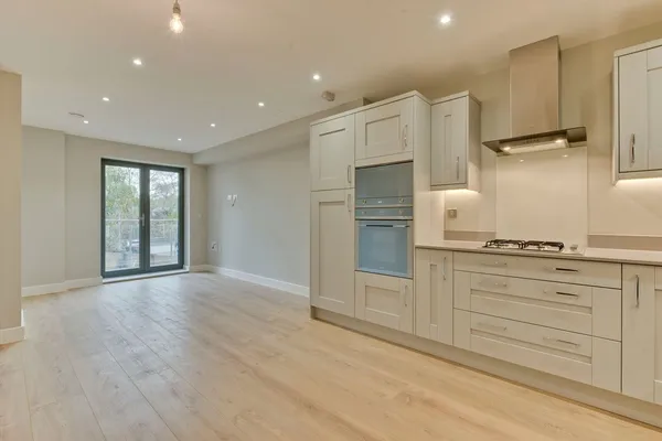 Queens Road, Weybridge, KT13 photo 3