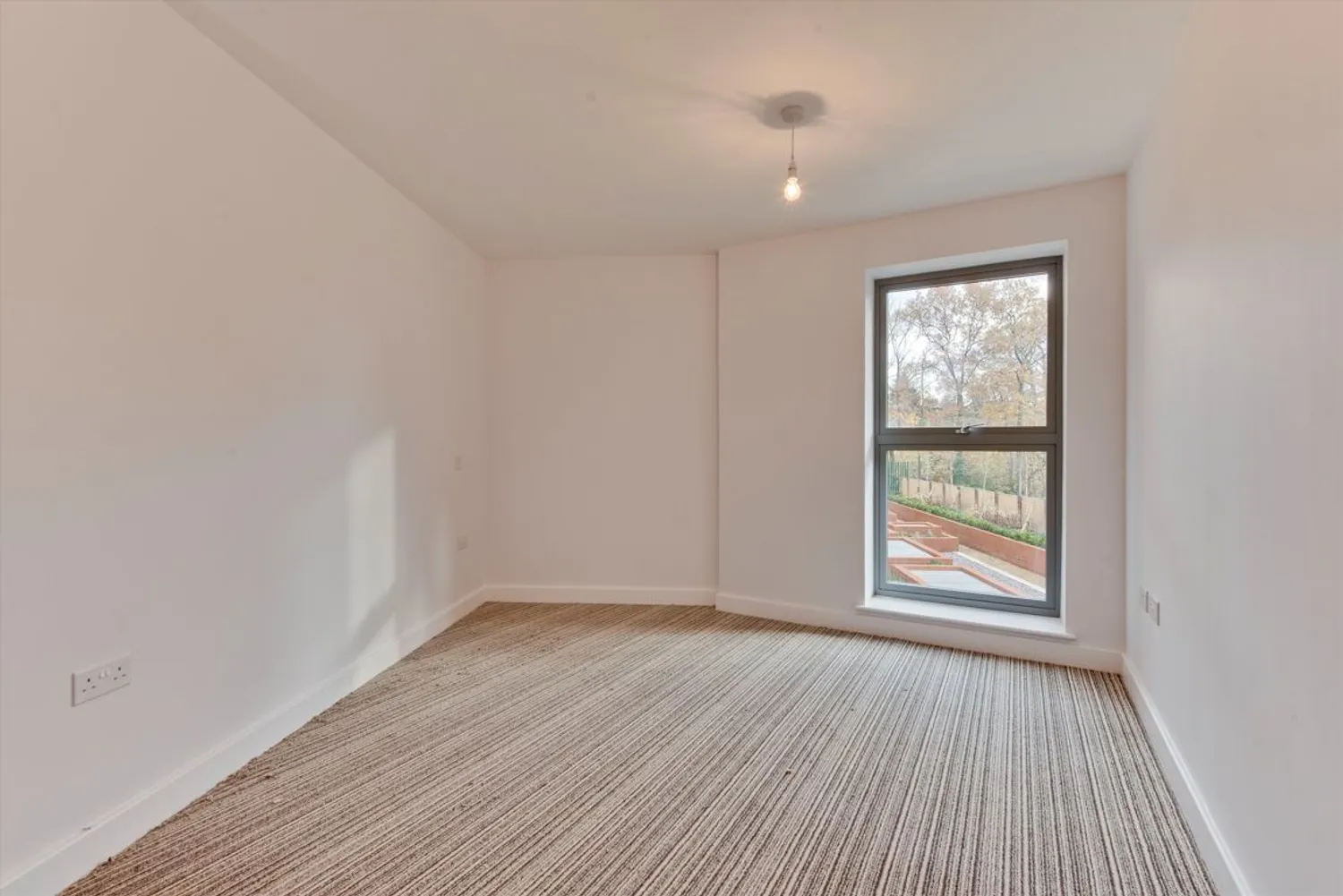 Queens Road, Weybridge, KT13 photo 6
