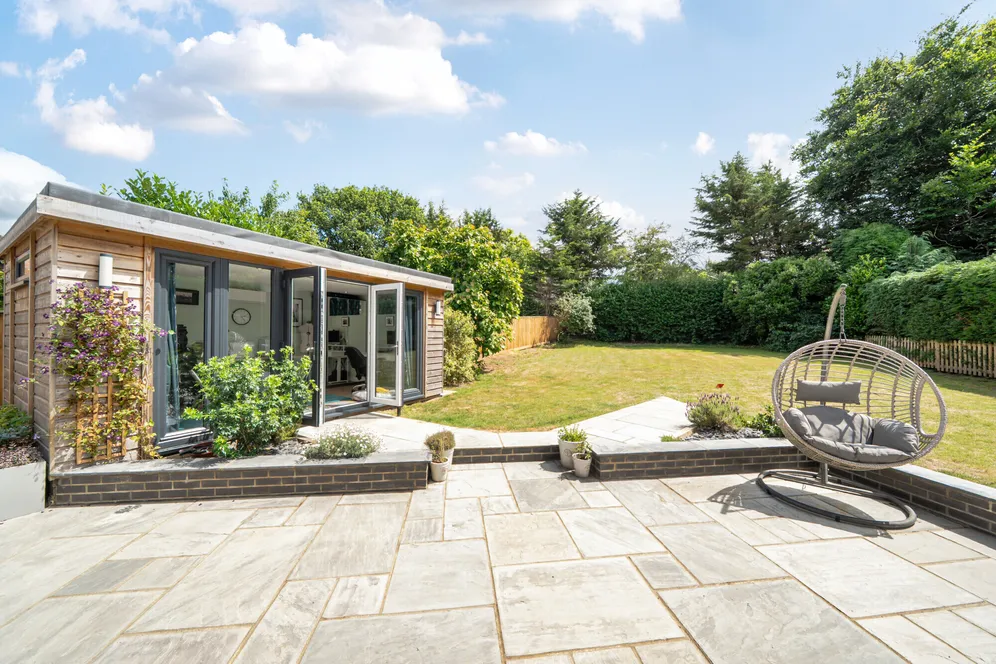 Chappell Close, Liphook, GU30 photo 2