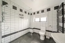 Chappell Close, Liphook, GU30 photo 8