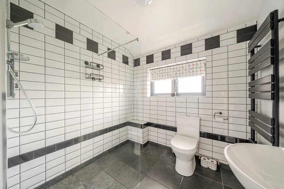 Chappell Close, Liphook, GU30 photo 8