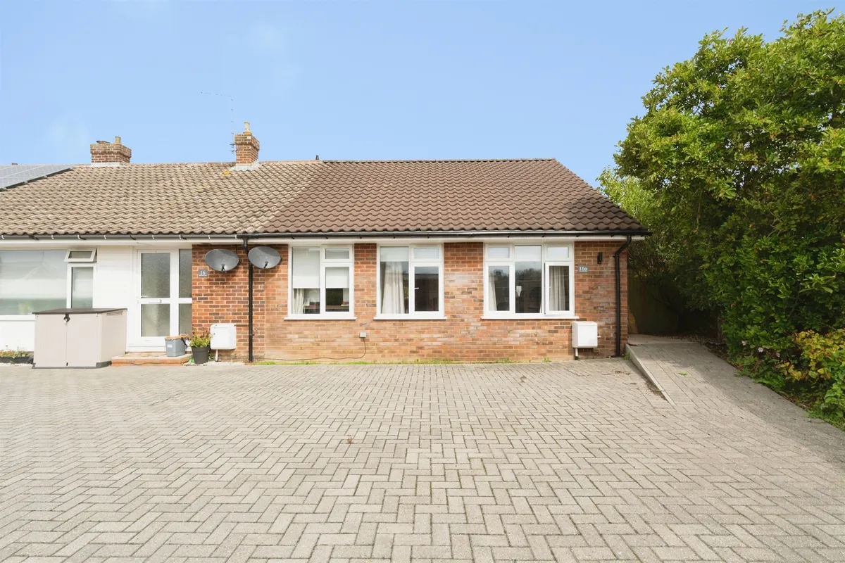 Pine Trees Close, Angmering, Littlehampton