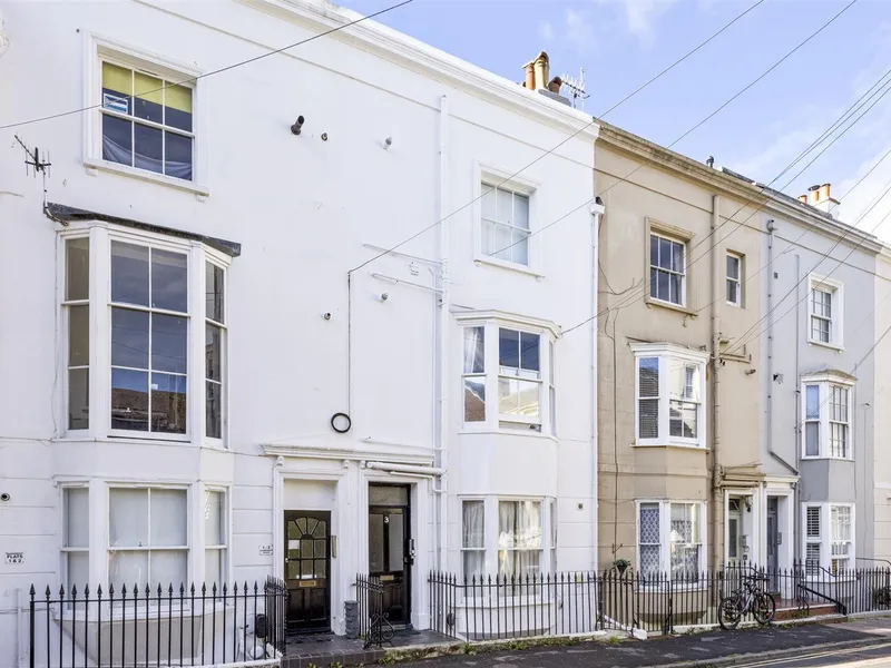 Property thumbnail 2 out of 3