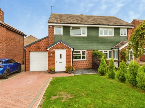 Chapelfield Crescent, Thorpe Hesley, ROTHERHAMphoto
