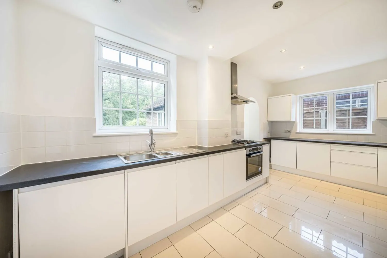 Brooklands Road, Weybridge, KT13 photo 2
