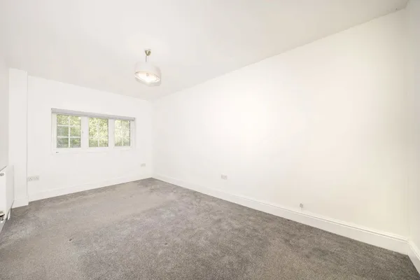 Brooklands Road, Weybridge, KT13 photo 8