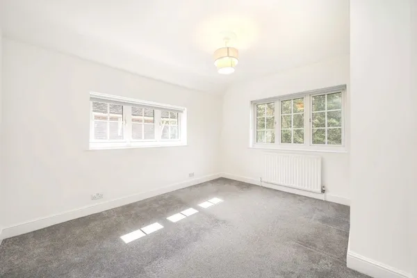 Brooklands Road, Weybridge, KT13 photo 9