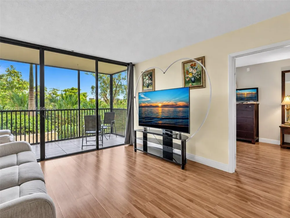 20379 W Country Club Dr, Aventura, FL 33180
