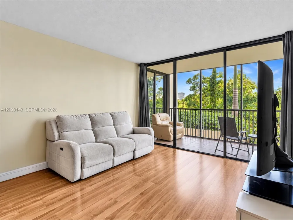 20379 W Country Club Dr, Aventura, FL 33180