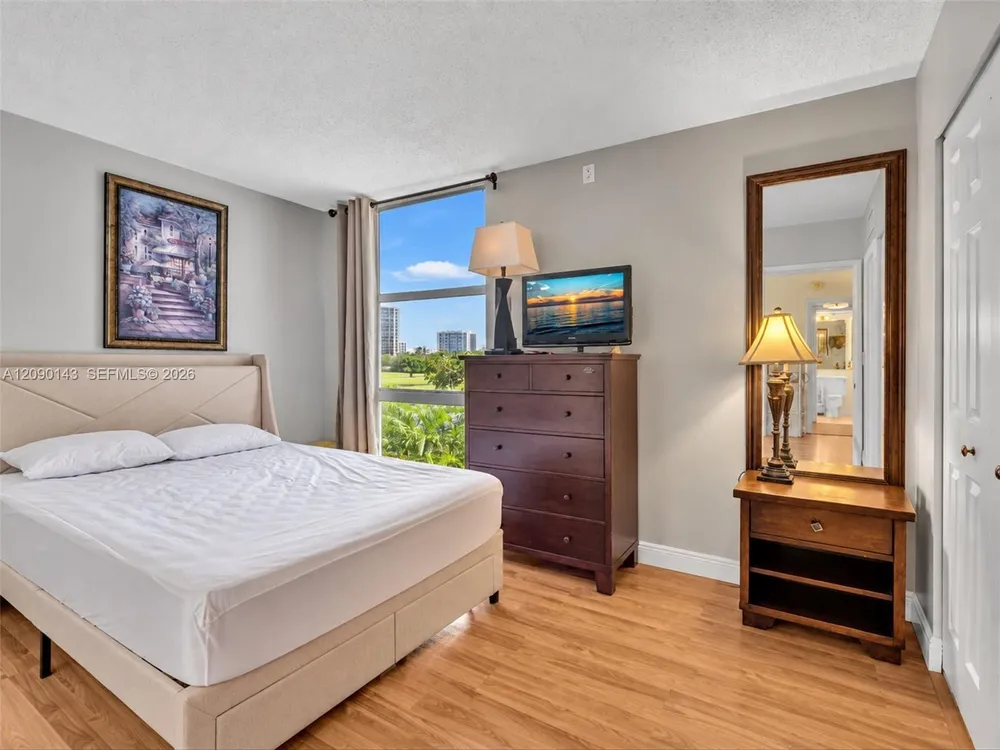 20379 W Country Club Dr, Aventura, FL 33180