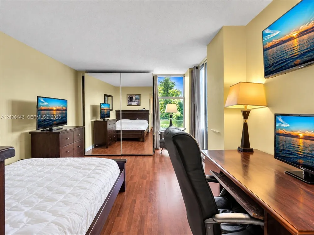 20379 W Country Club Dr, Aventura, FL 33180