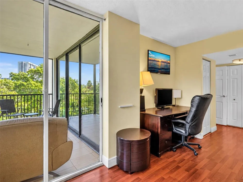 20379 W Country Club Dr, Aventura, FL 33180