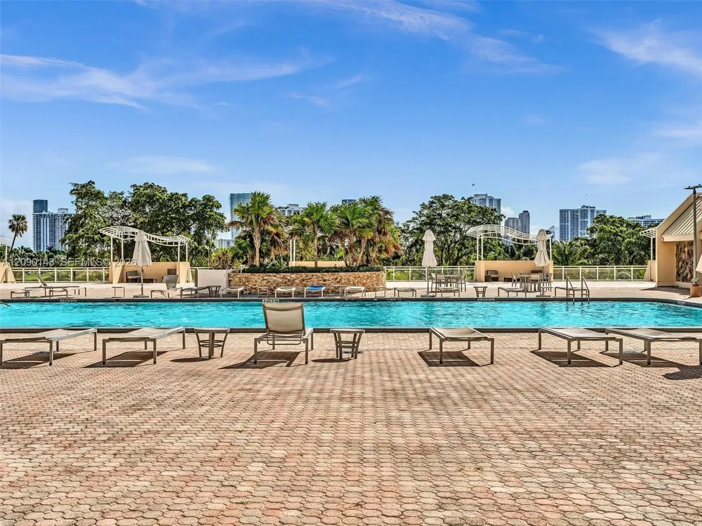 20379 W Country Club Dr, Aventura, FL 33180