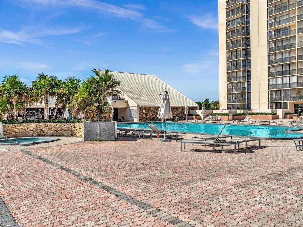 20379 W Country Club Dr, Aventura, FL 33180