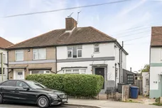 Oakleigh Road North, London