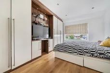 Oakleigh Road North, London
