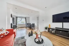 Oakleigh Road North, London