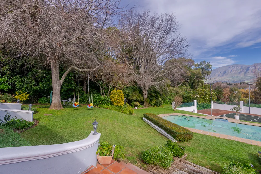 South Africa, Western Cape, Constantia, Ladies Mile Road, 6