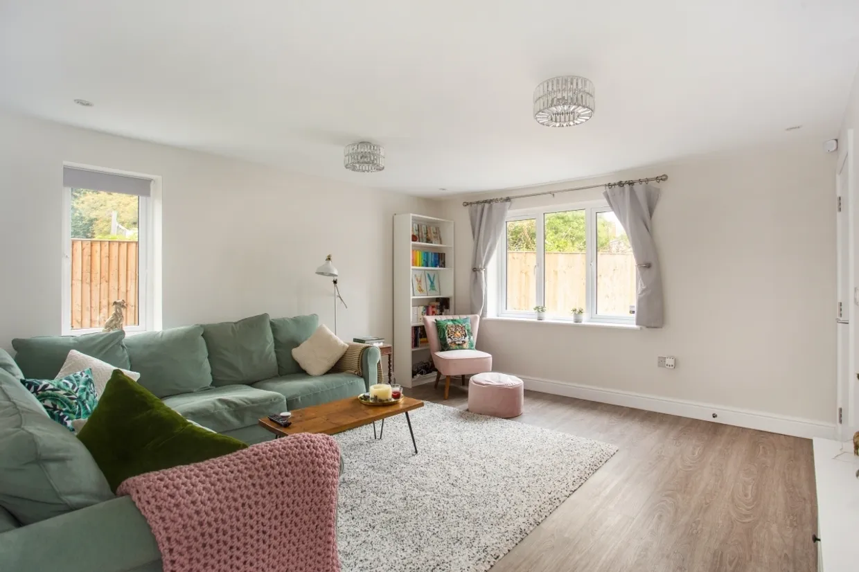 Westdown Gardens Cheltenham GL52 photo 17