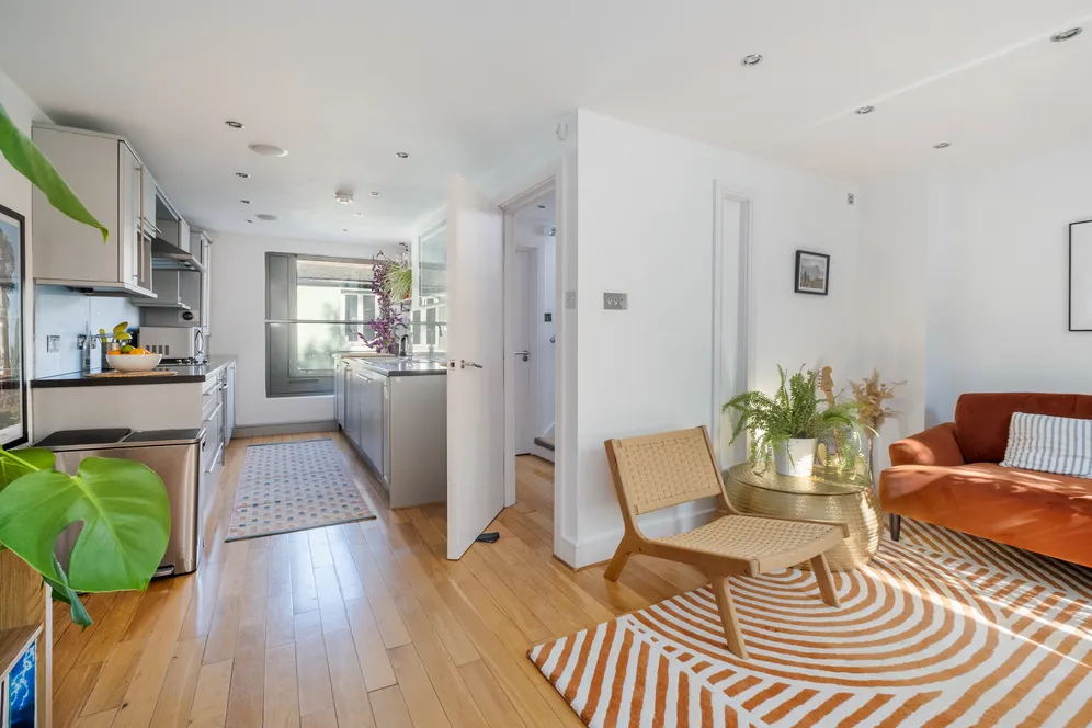 Camden Mews, London, NW1 photo 11