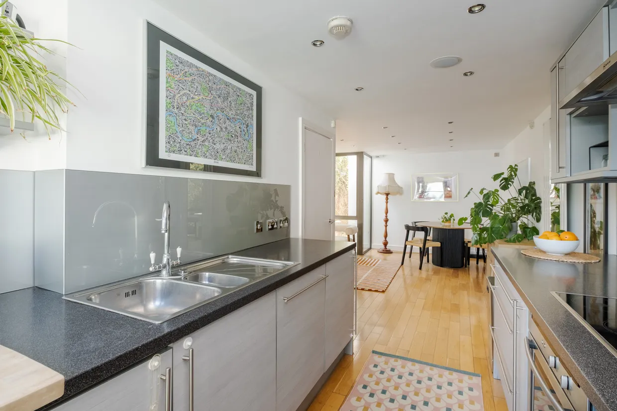 Camden Mews, London, NW1 photo 20