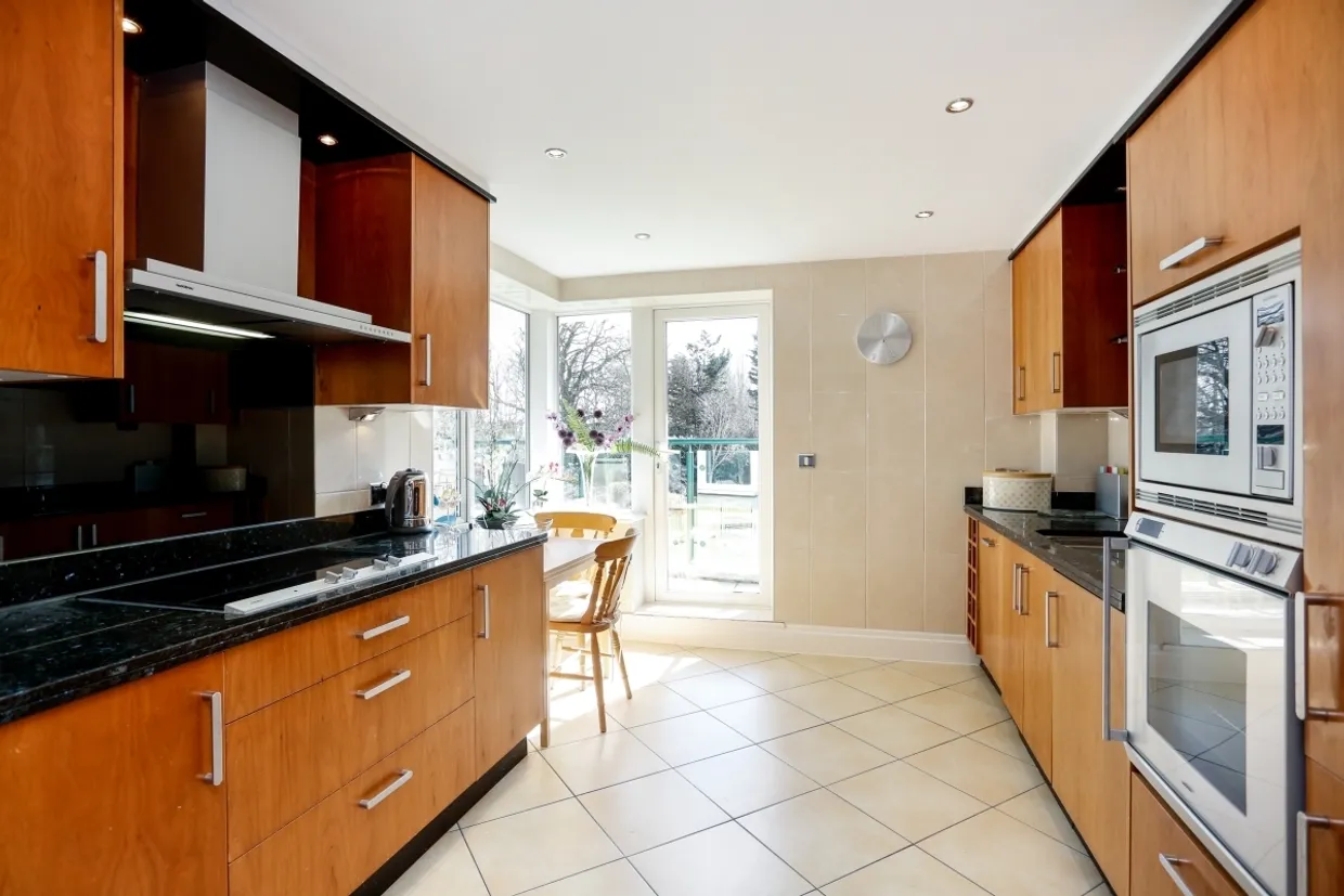 Strand Drive, Richmond TW9 photo 2