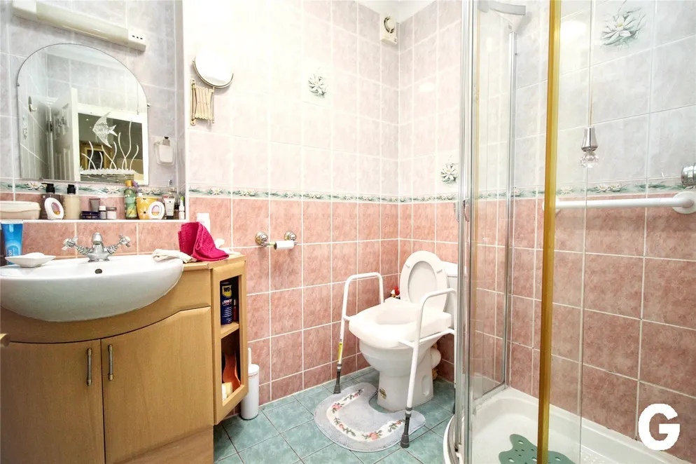 Property carousel item 9