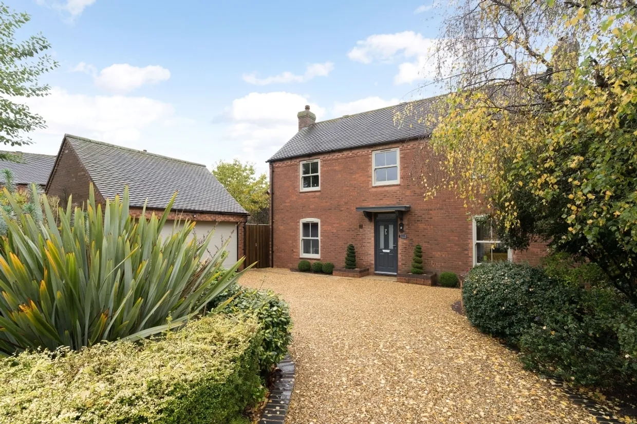 Cherry Lane Bearley CV37 photo 1