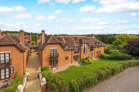 Enton Lane Godalming GU8