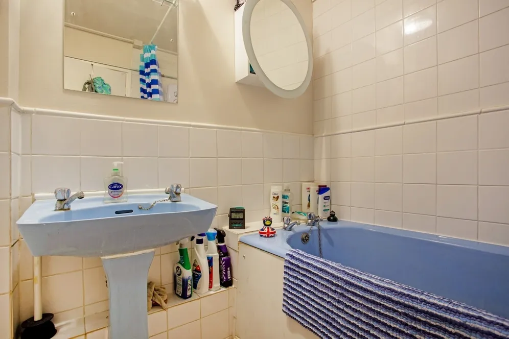 Laleham Court Chobham Road GU21 photo 9