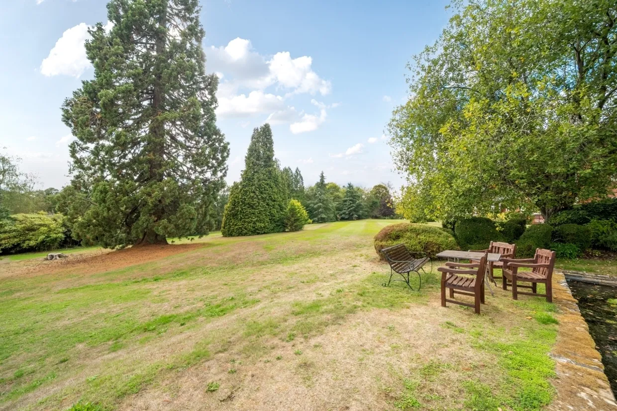 Enton Lane Godalming GU8 photo 10
