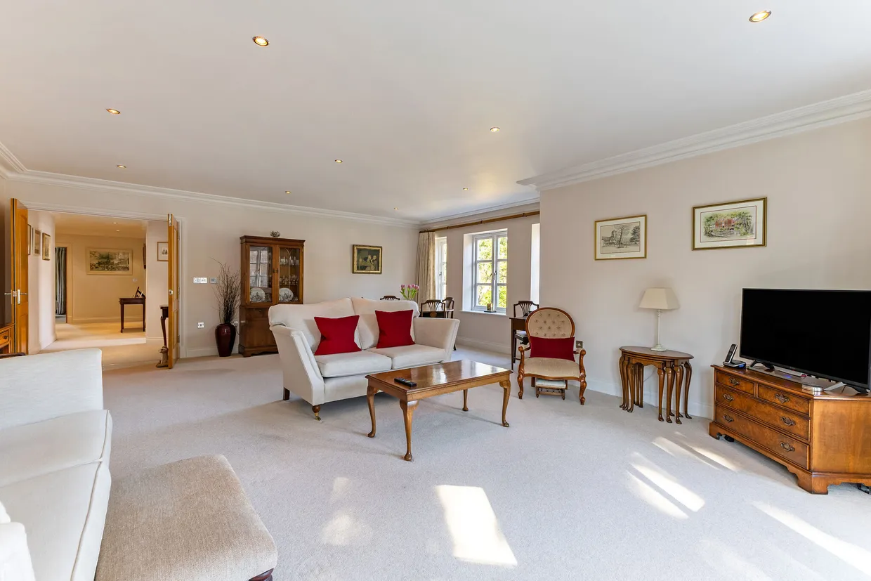 Cross Road, Sunningdale, SL5 photo 11