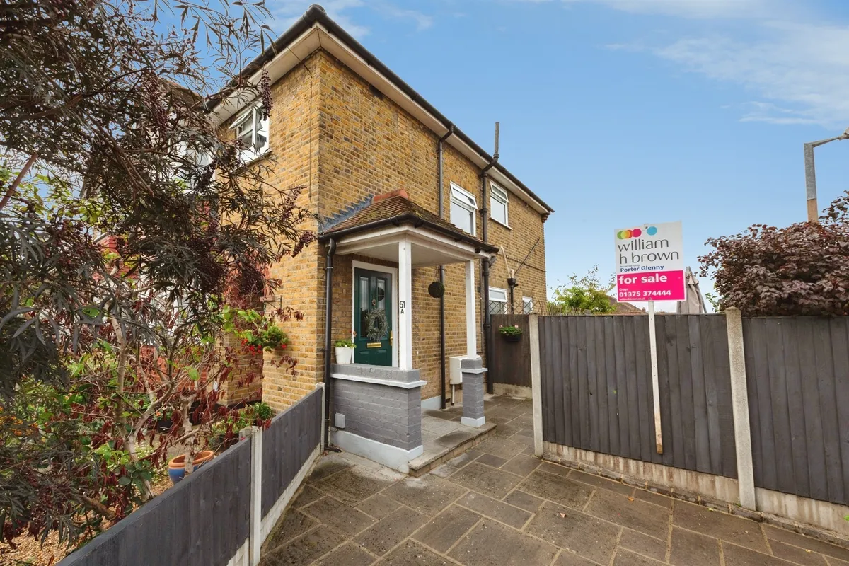Premier Avenue, Grays