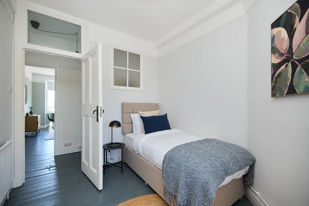 Brixton Hill, London, SW2 photo 35